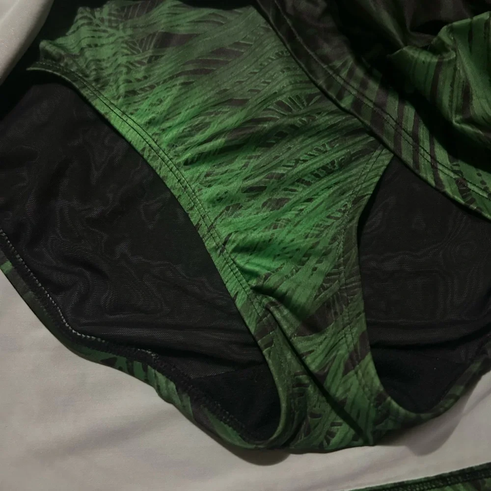 Swim By Cacique‎ Size 16 Black & Green Breezy Palm Faux Wrap Skirt